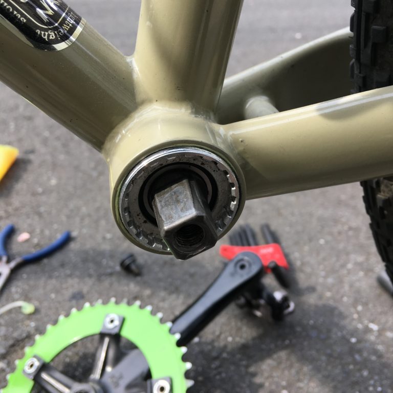 自転車 クランク 外し 方 工具