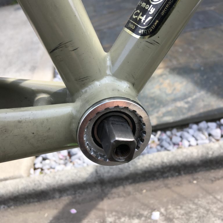 自転車 左 ワン 外し 方